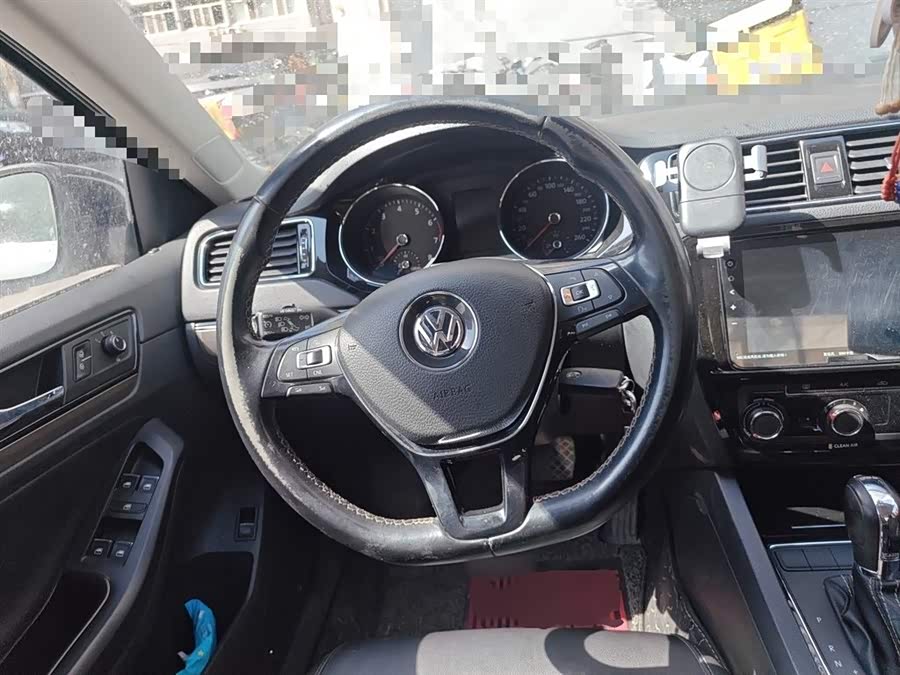 Volkswagen Sagitar 2016