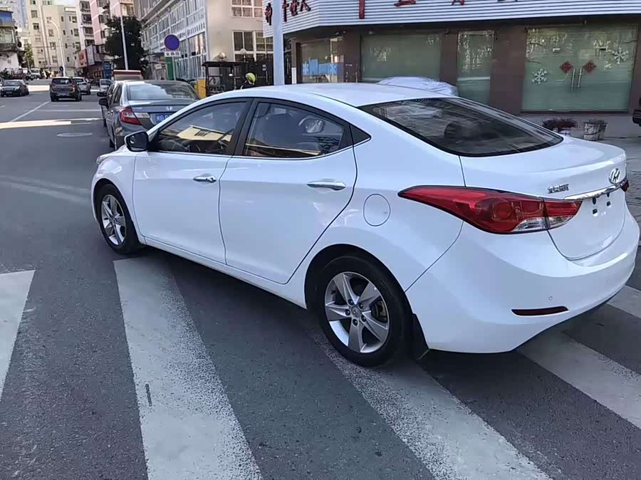 Hyundai Elantra 2012