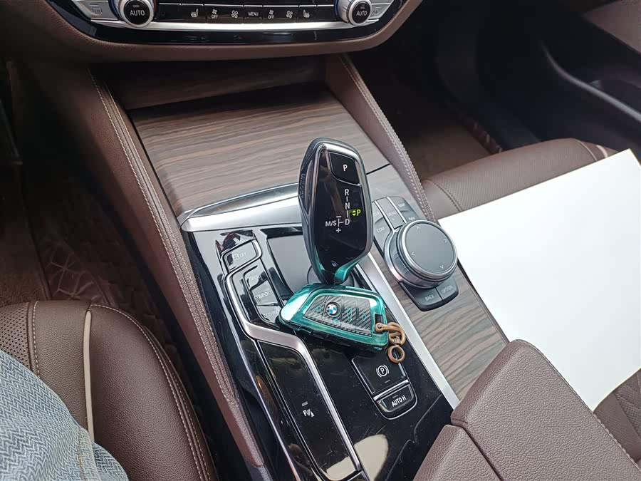 BMW 5 Series 2021 — фото 10
