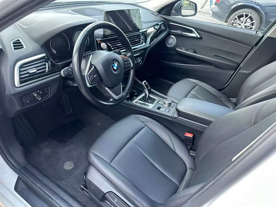 BMW 1 Series 2022 — фото 16