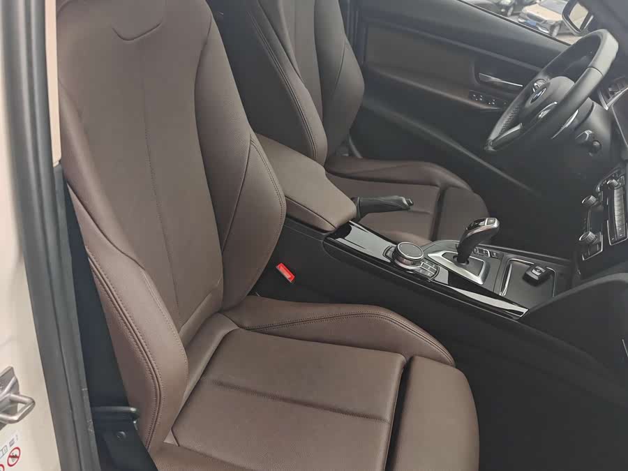 BMW 3 Series 2019 — фото 11