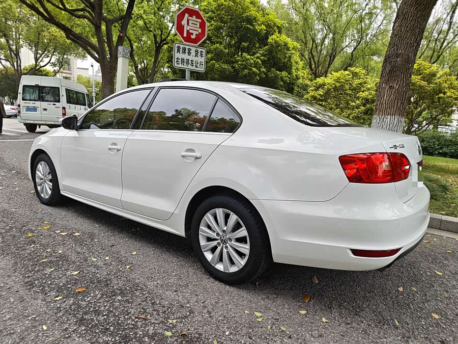 Volkswagen Sagitar 2014