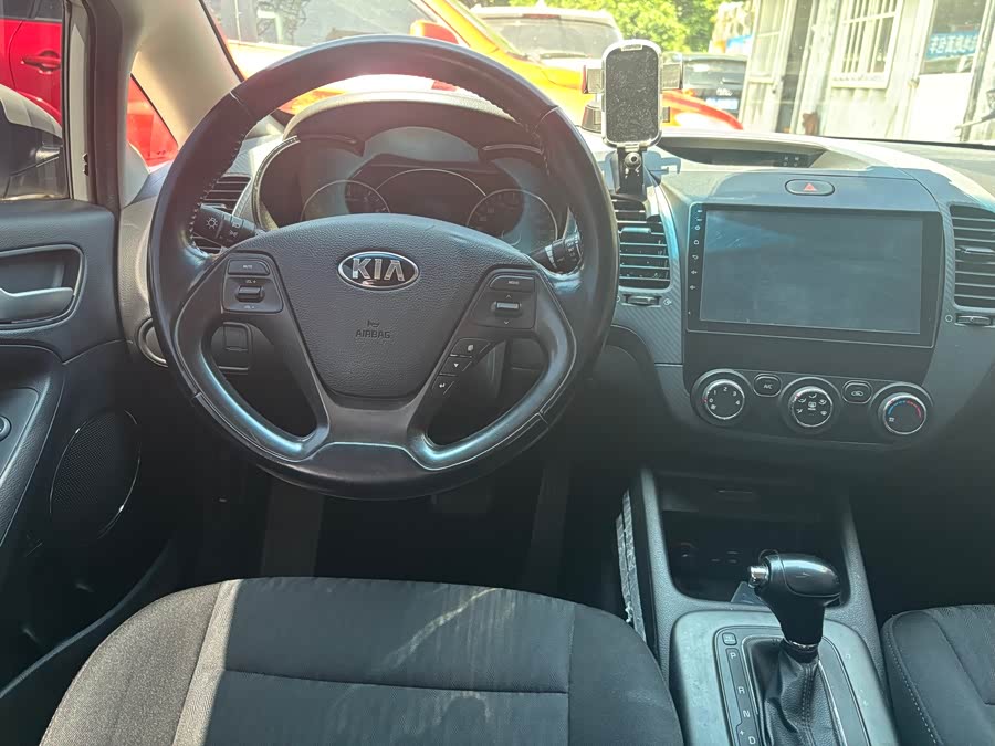 Kia K3 2015 — фото 12