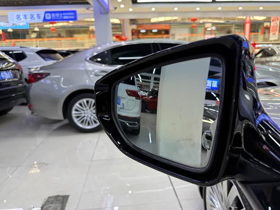 Lexus ES 2018 — фото 13