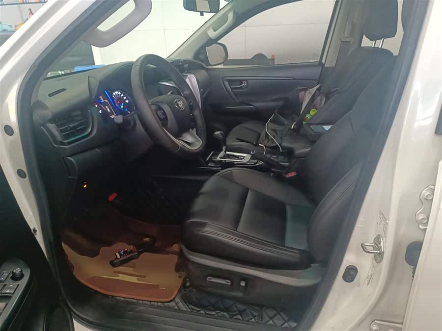 Toyota Fortuner 2016 — фото 15