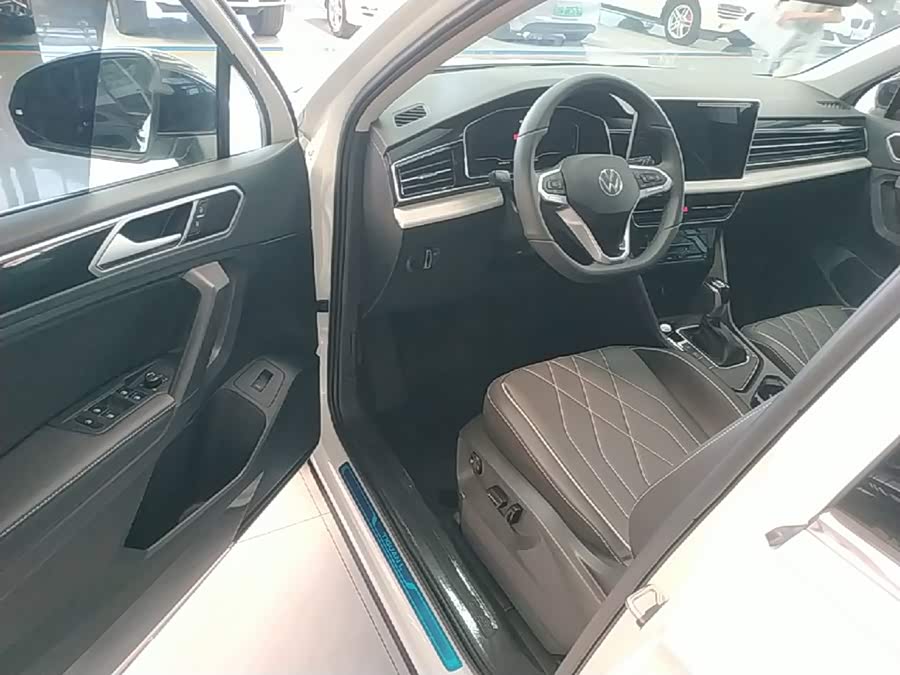 Volkswagen Tiguan L 2025 — фото 16
