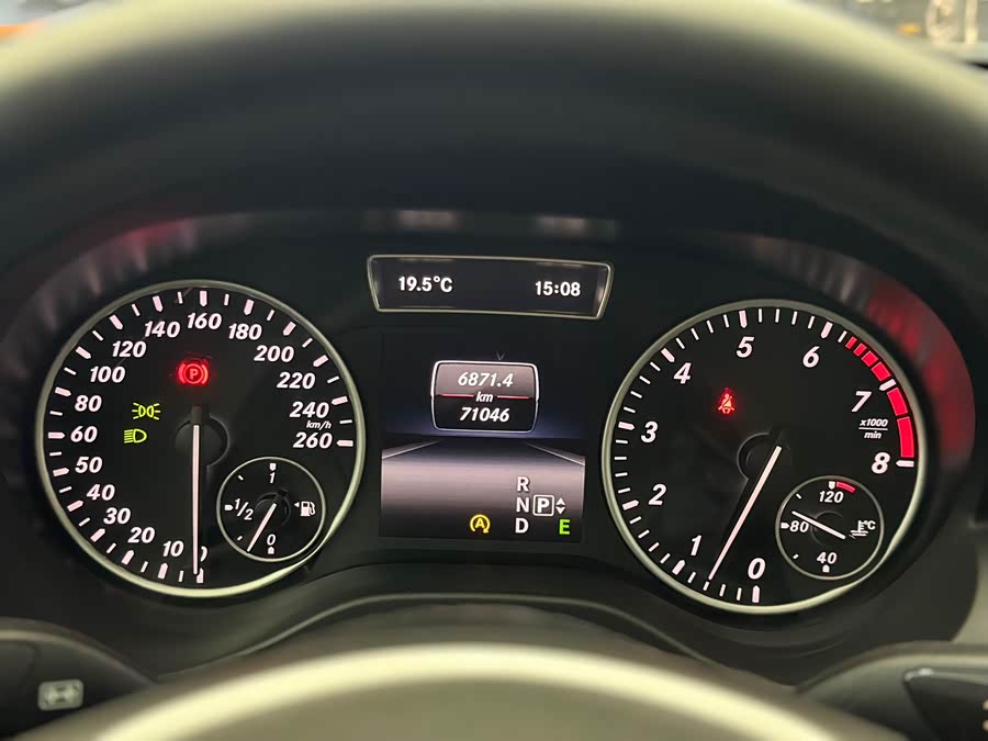 Mercedes-Benz A-Class 2016 — фото 12