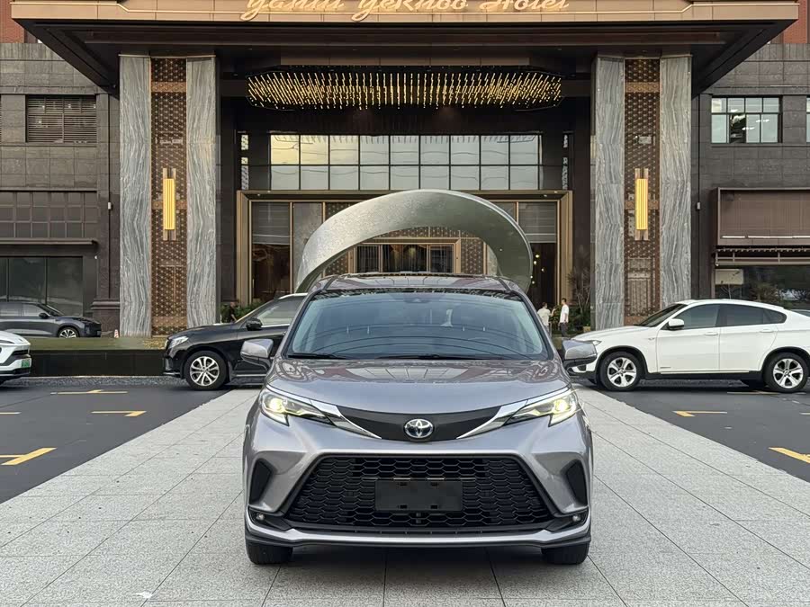 Toyota Granvia 2023
