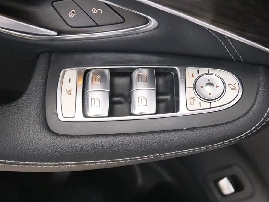 Mercedes-Benz GLC 2018 — фото 12