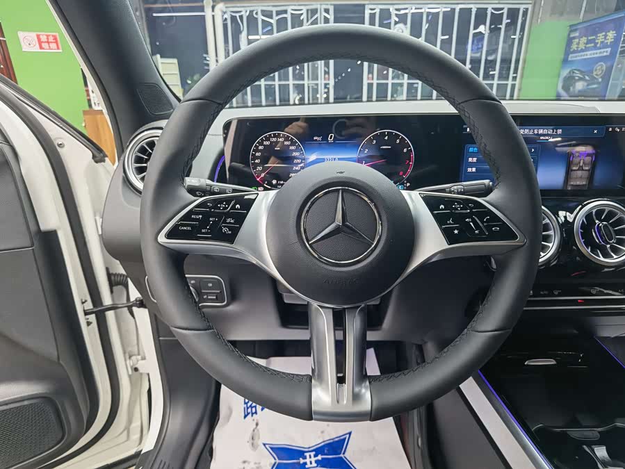 Mercedes-Benz GLB 2025 — фото 10