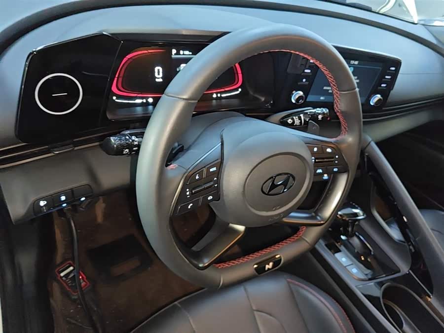 Hyundai Elantra 2023 — фото 10