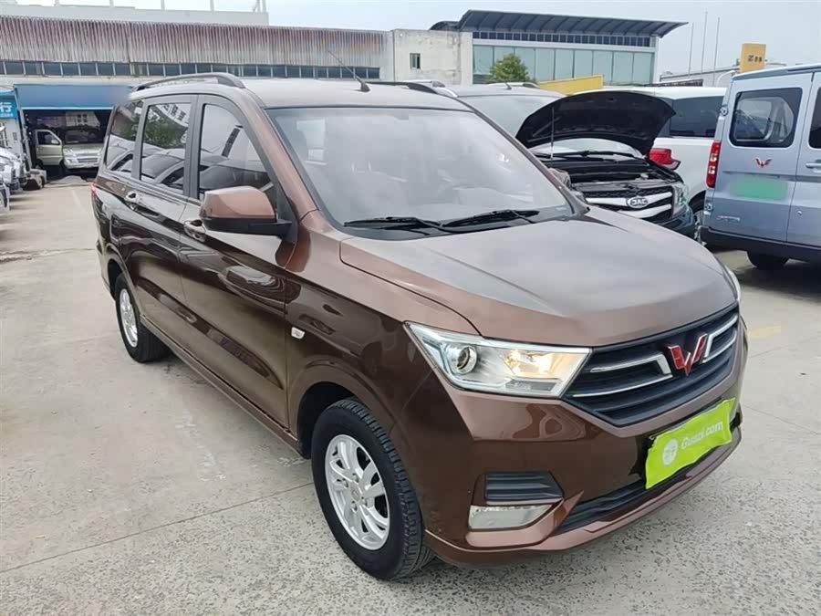 Wuling Hongguang 2018