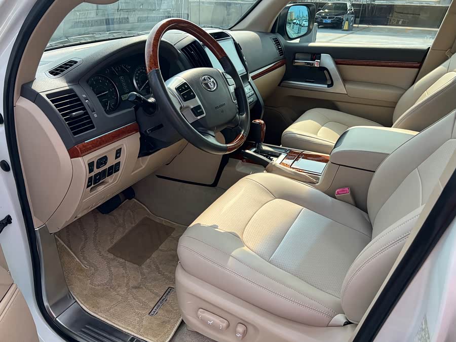 Toyota Land Cruiser 2015 — фото 10