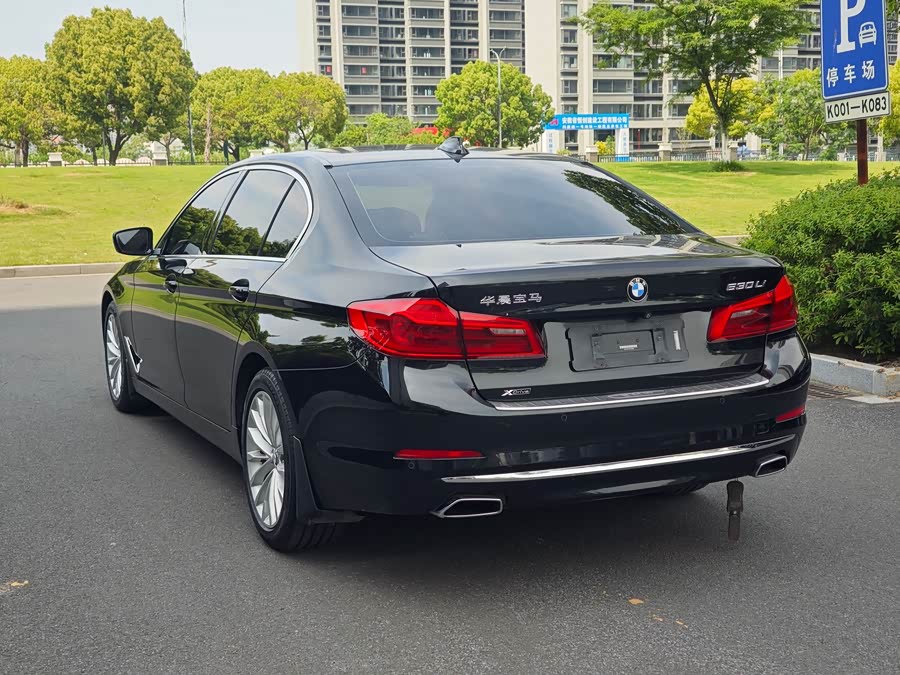 BMW 5 Series 2019 — фото 21