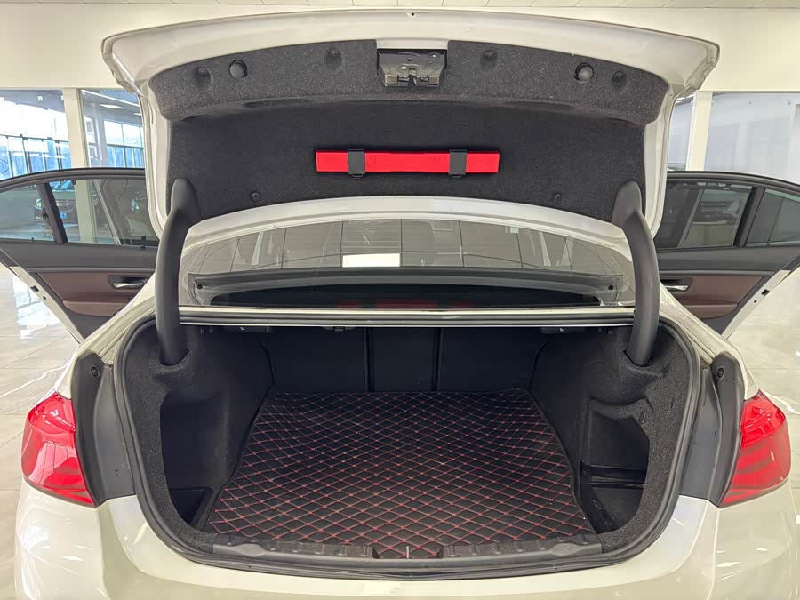 BMW 3 Series 2019 — фото 12