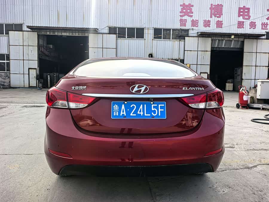 Hyundai Elantra 2012