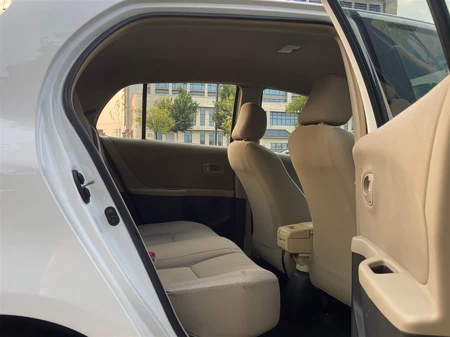 Toyota Yaris L 2011