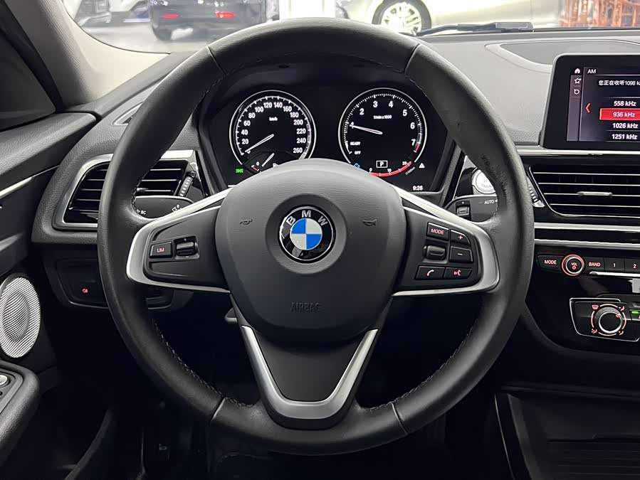 BMW 1 Series 2021 — фото 14