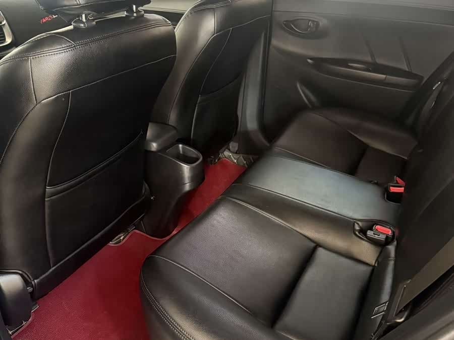 Toyota Yaris L 2022 — фото 13