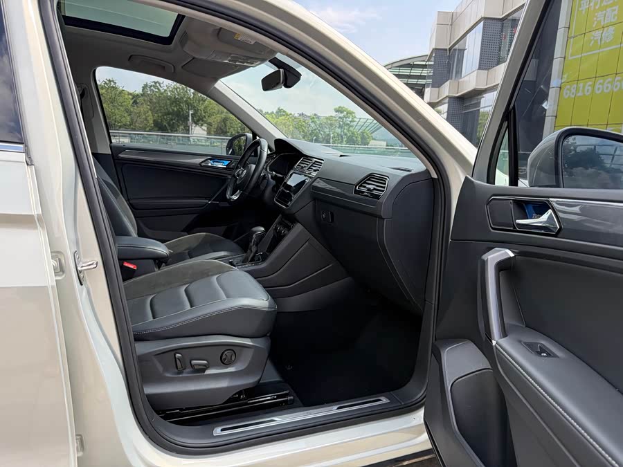Volkswagen Tiguan L 2021 — фото 20