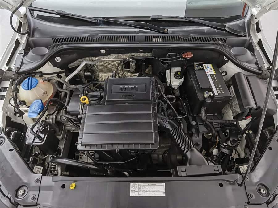 Volkswagen Sagitar 2015
