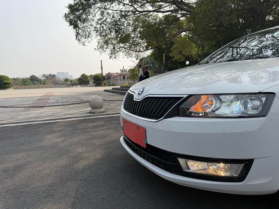Skoda Rapid 2013 — фото 29