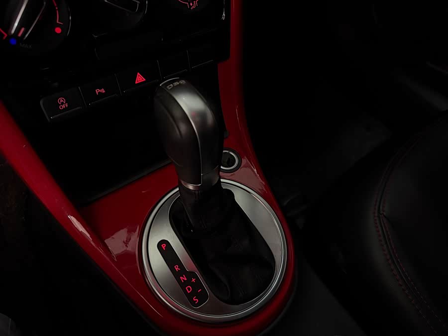 Volkswagen Beetle 2018 — фото 13