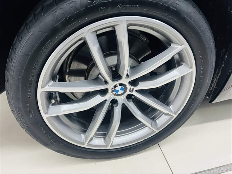 BMW 5 Series 2019 — фото 10