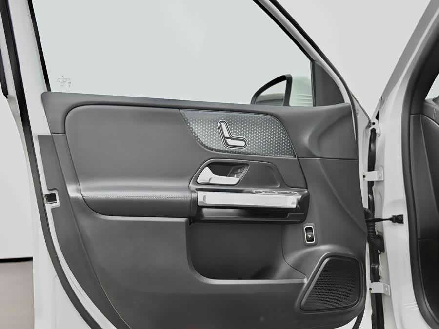 Mercedes-Benz GLB 2024 — фото 11