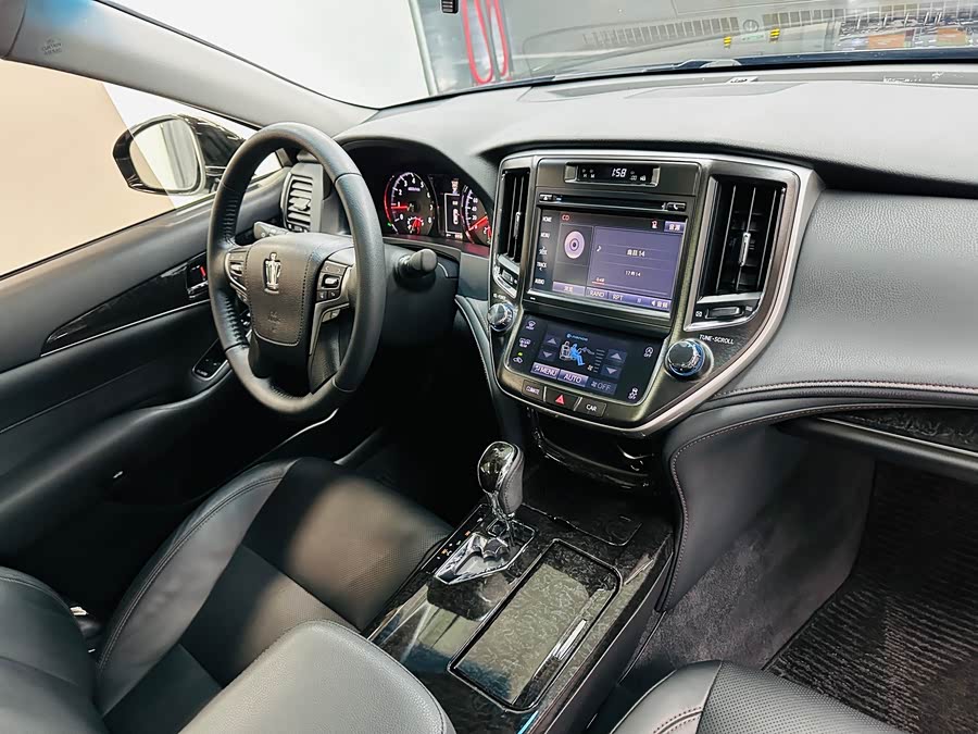 Toyota Crown 2018 — фото 14