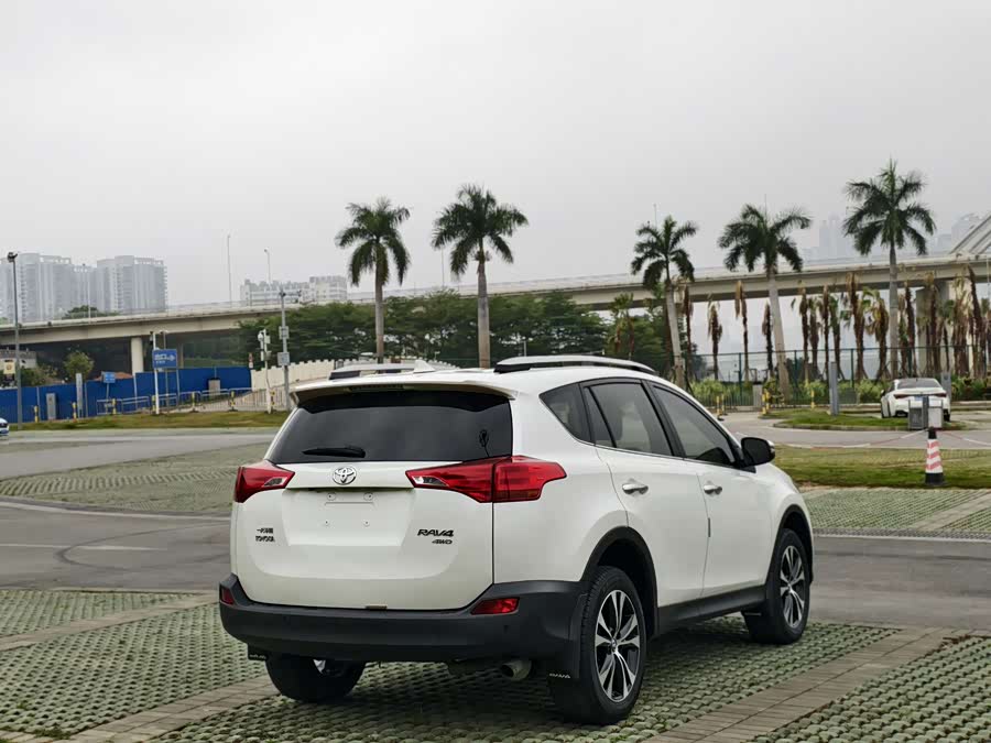Toyota RAV4 2015