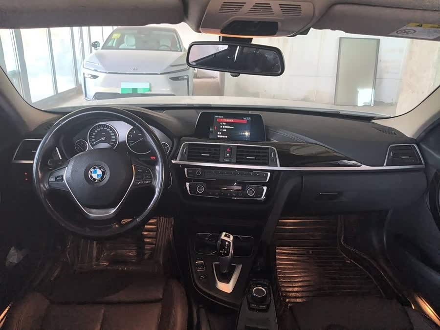 BMW 3 Series 2018 — фото 13