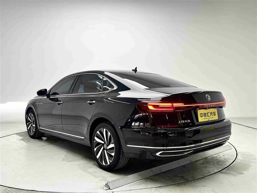 Volkswagen Passat 2023 — фото 20