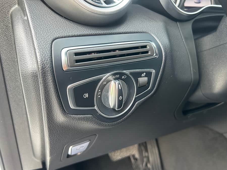 Mercedes-Benz GLC 2018 — фото 11