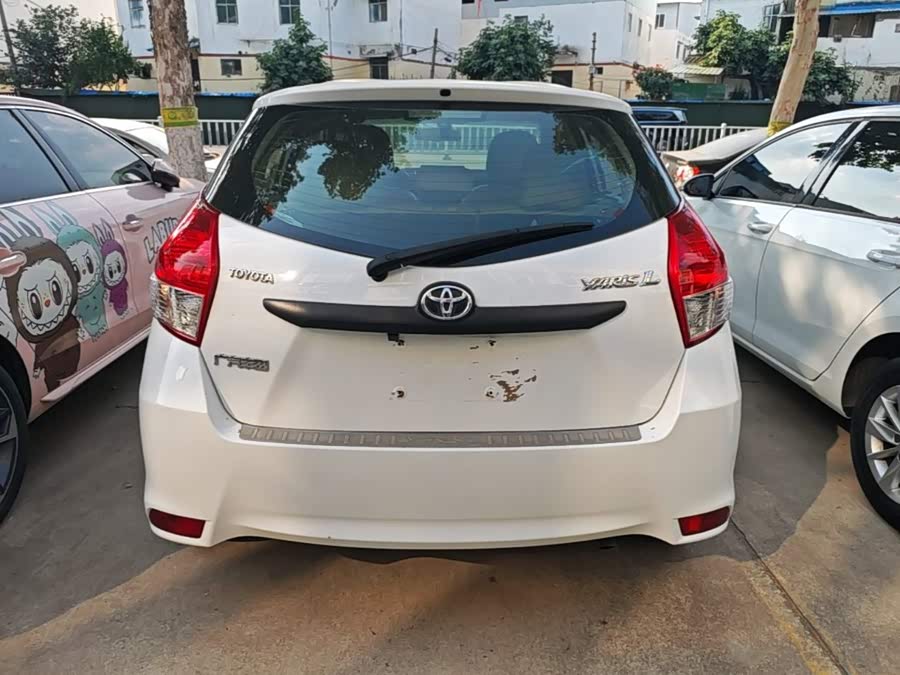 Toyota Yaris L 2014