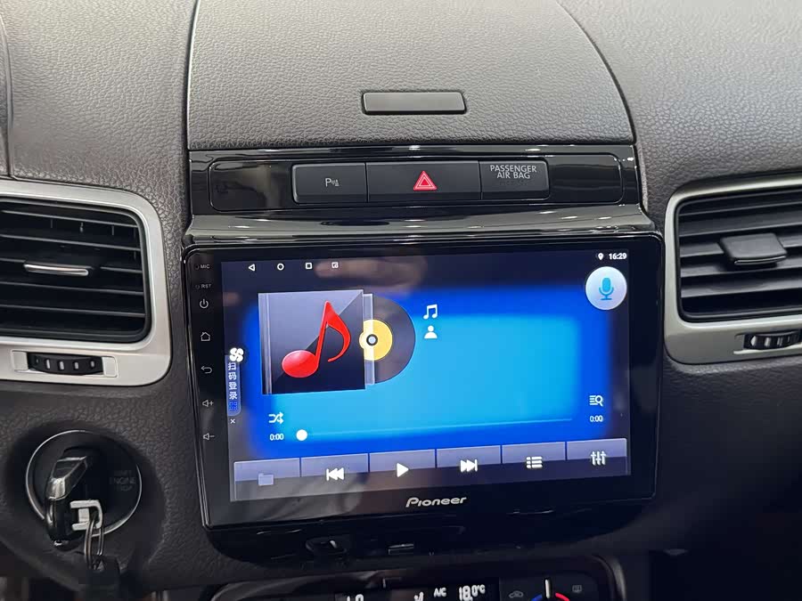 Volkswagen Touareg 2014 — фото 15