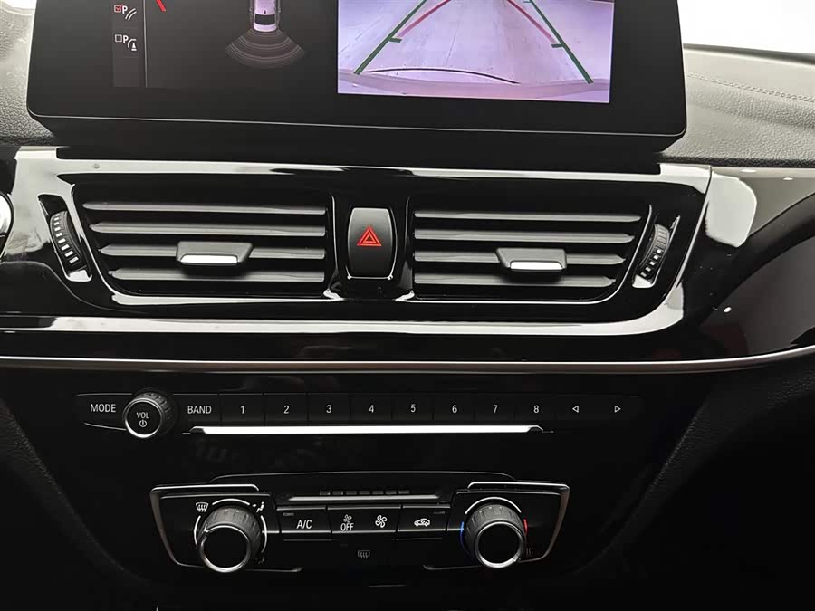 BMW 1 Series 2022 — фото 15