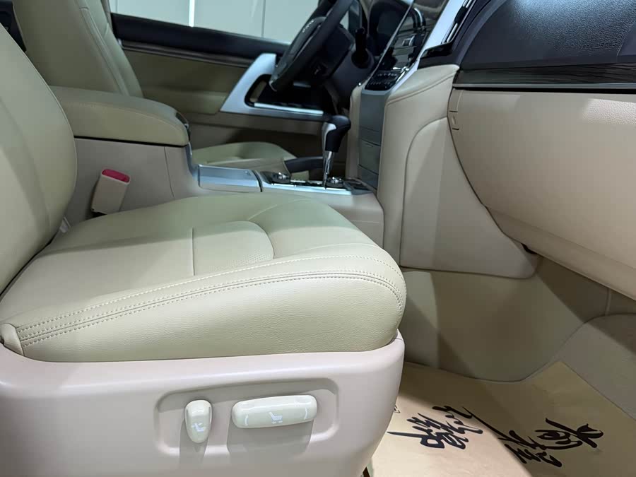 Toyota Land Cruiser 2015 — фото 30