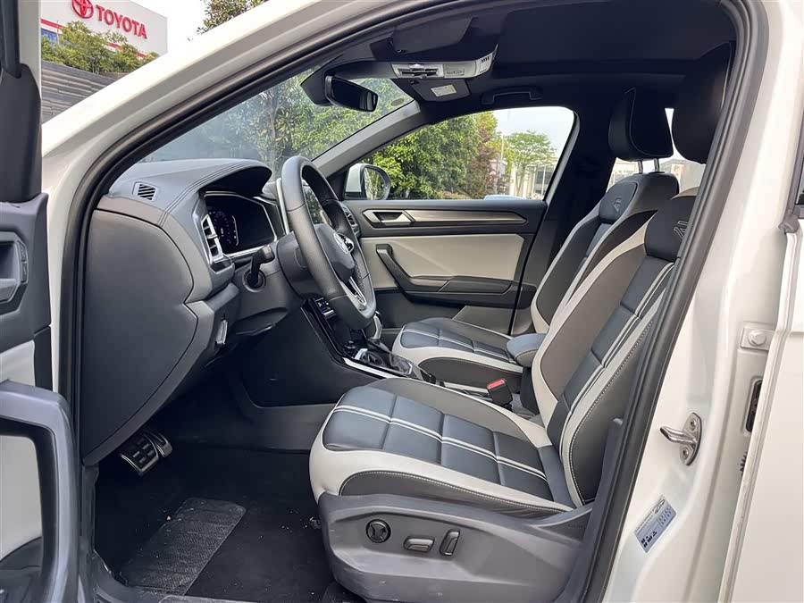 Volkswagen T-Roc 2024