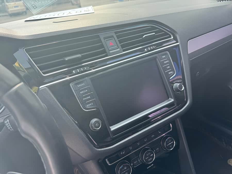 Volkswagen Tiguan L 2017 — фото 12