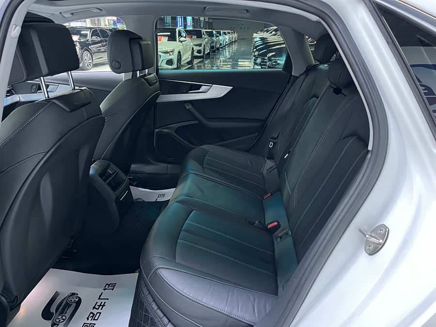 Audi A4L 2020