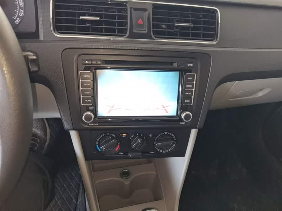 Skoda Rapid 2015 — фото 13