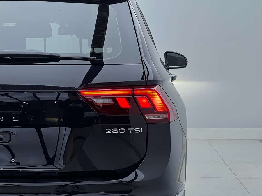 Volkswagen Tiguan L 2023 — фото 26