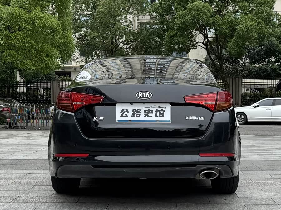 Kia K5 2011