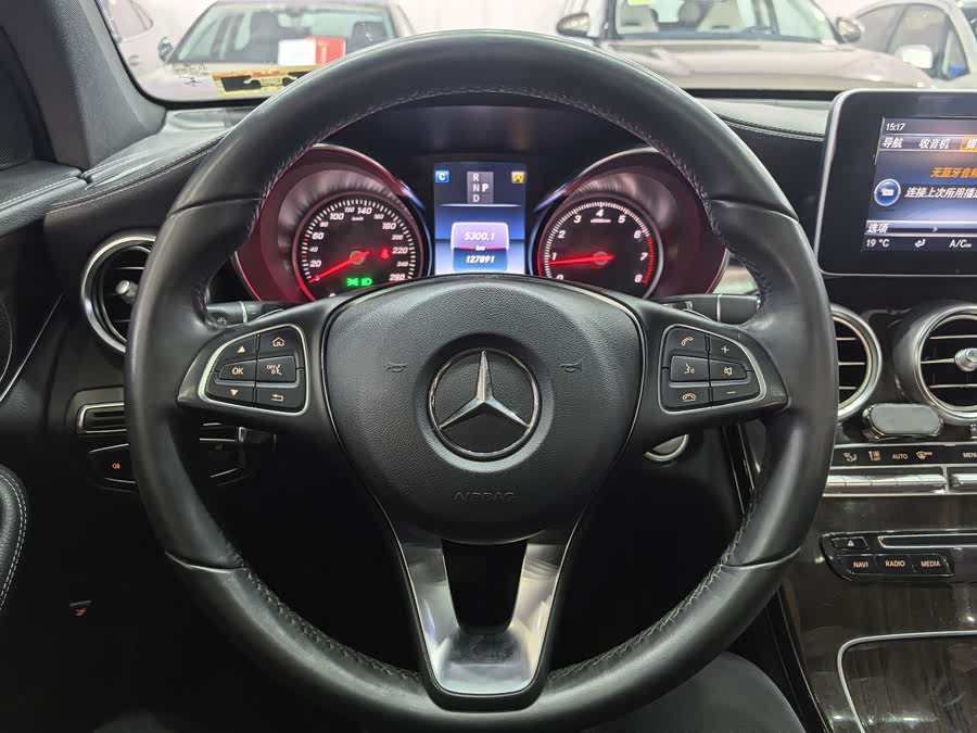 Mercedes-Benz GLC 2017 — фото 14