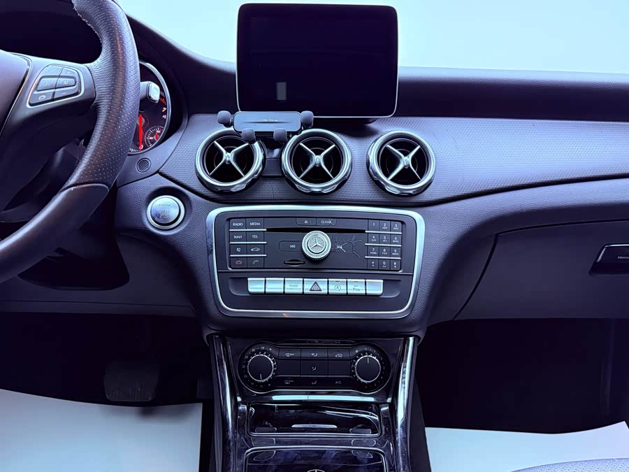 Mercedes-Benz GLA 2018 — фото 15