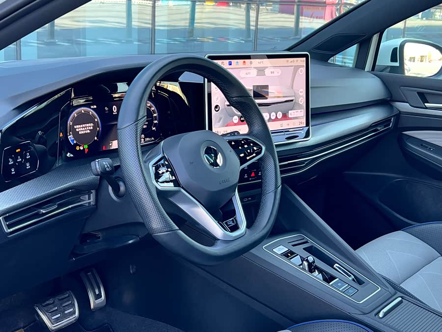 Volkswagen Golf 2025