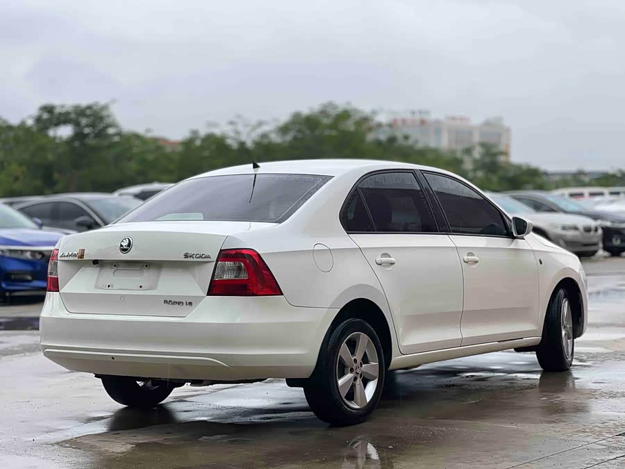 Skoda Rapid 2013 — фото 9