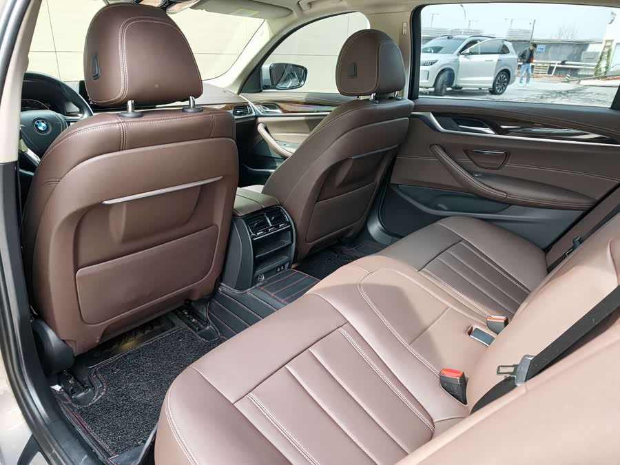 BMW 5 Series 2020 — фото 10