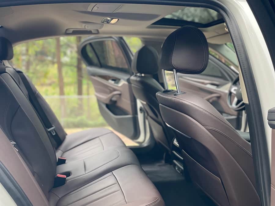 BMW 5 Series 2019 — фото 17